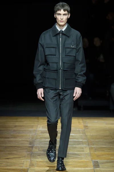 Look 27